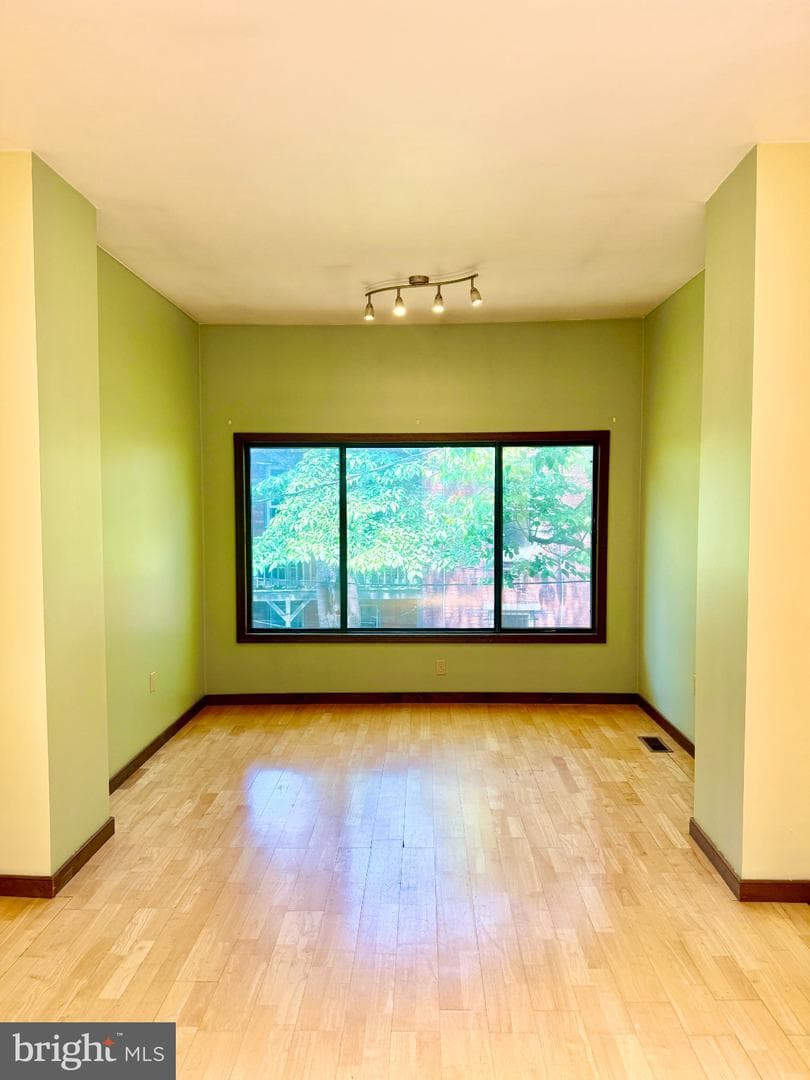 204 Hamilton Street photo 28