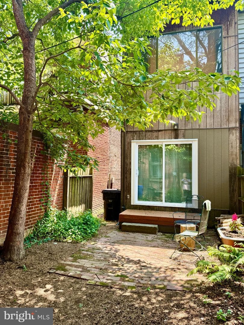 204 Hamilton Street photo 37