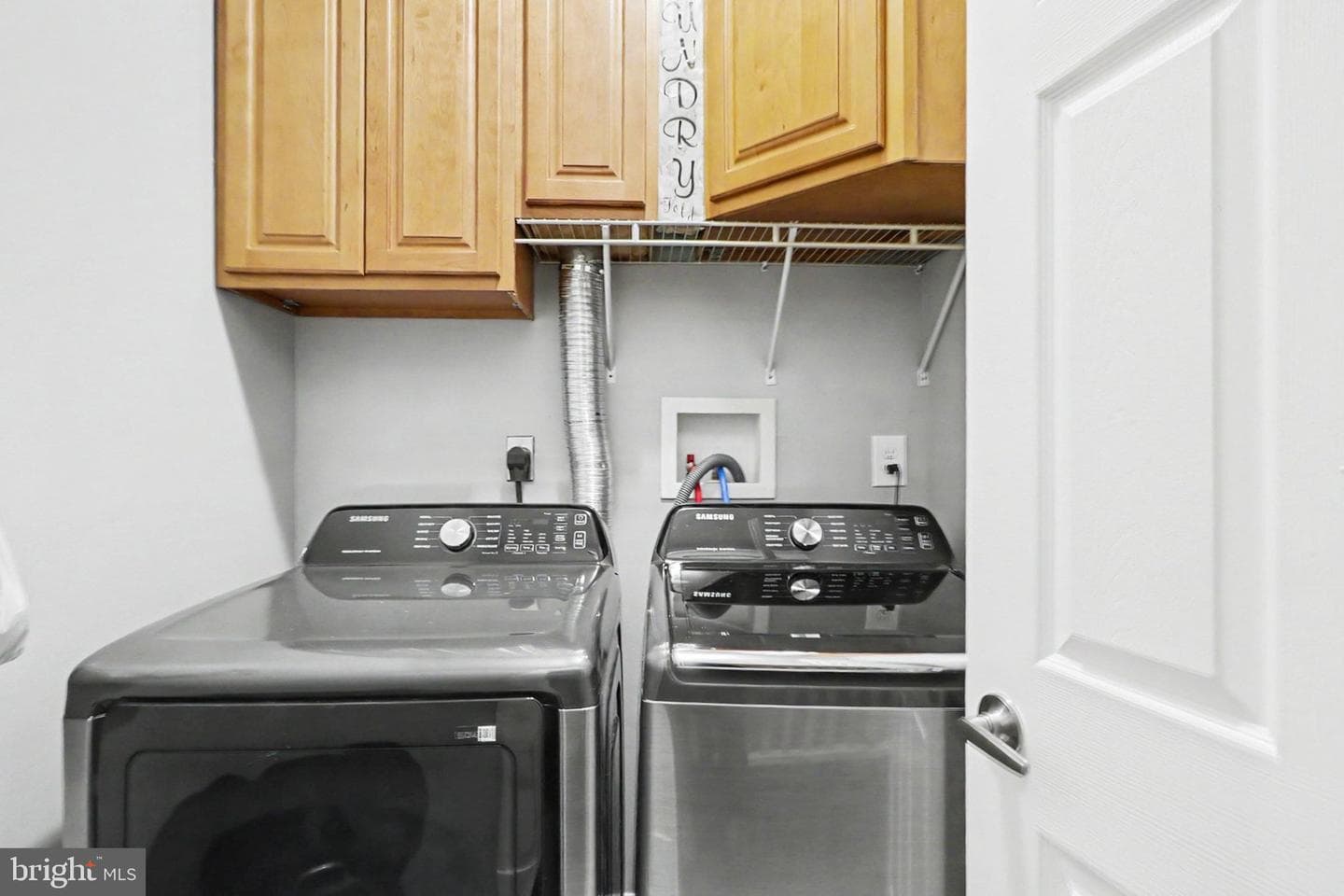 222 Emerald Street photo 12