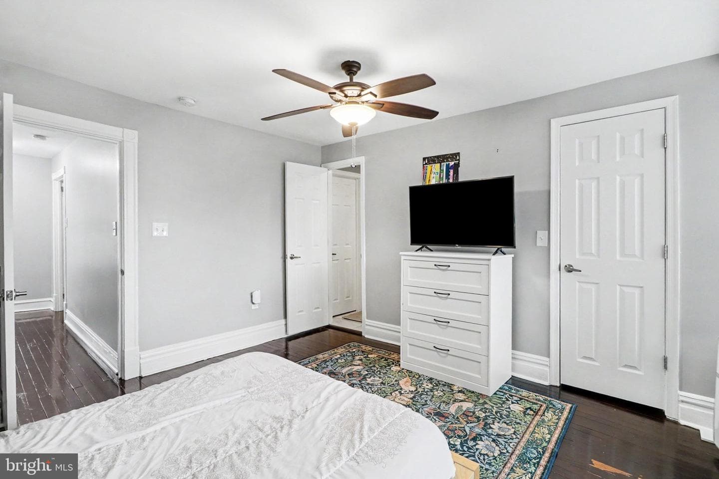 222 Emerald Street photo 23