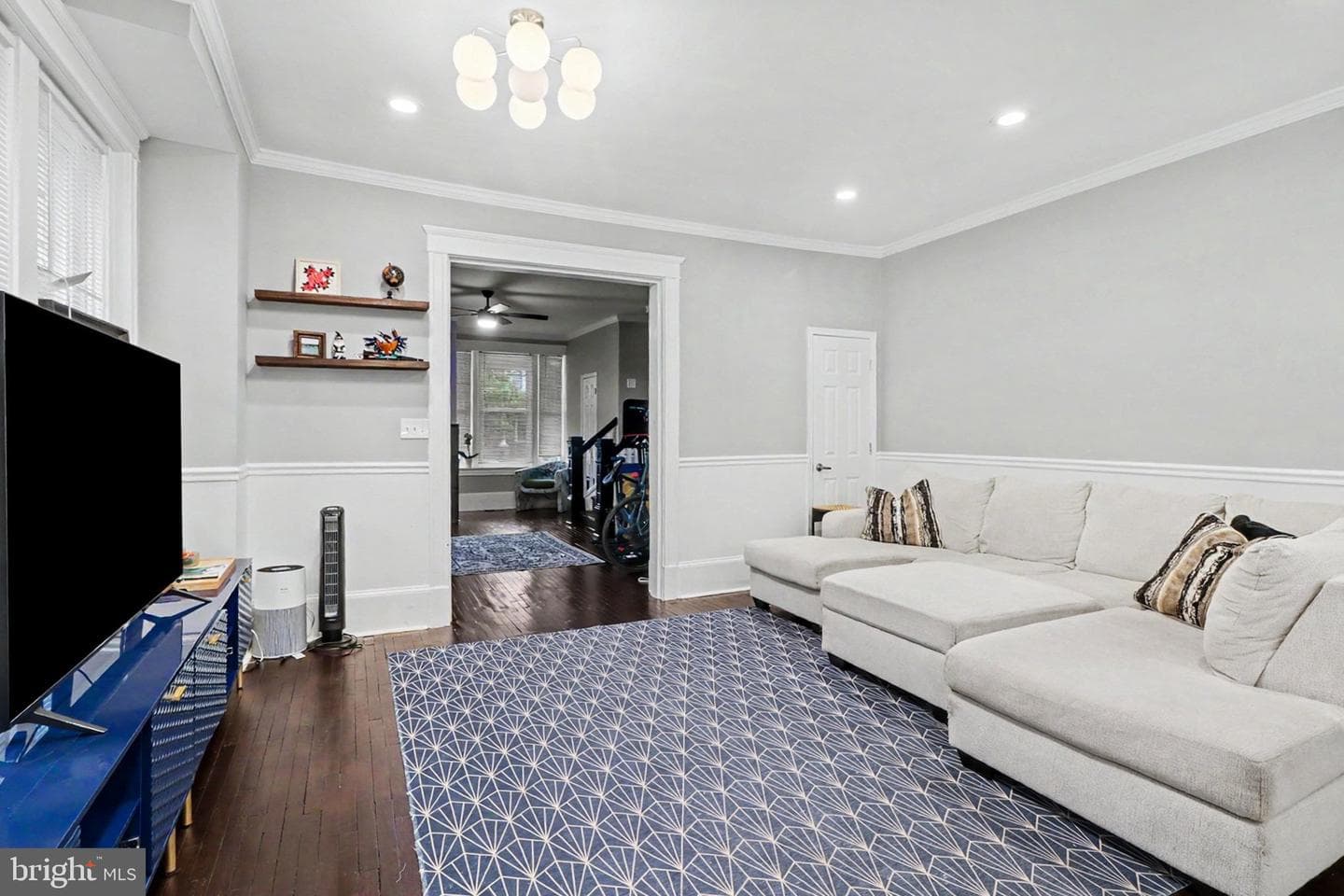 222 Emerald Street photo 6