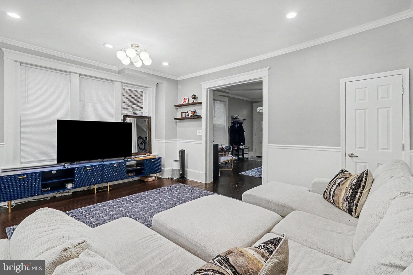 222 Emerald Street photo 7