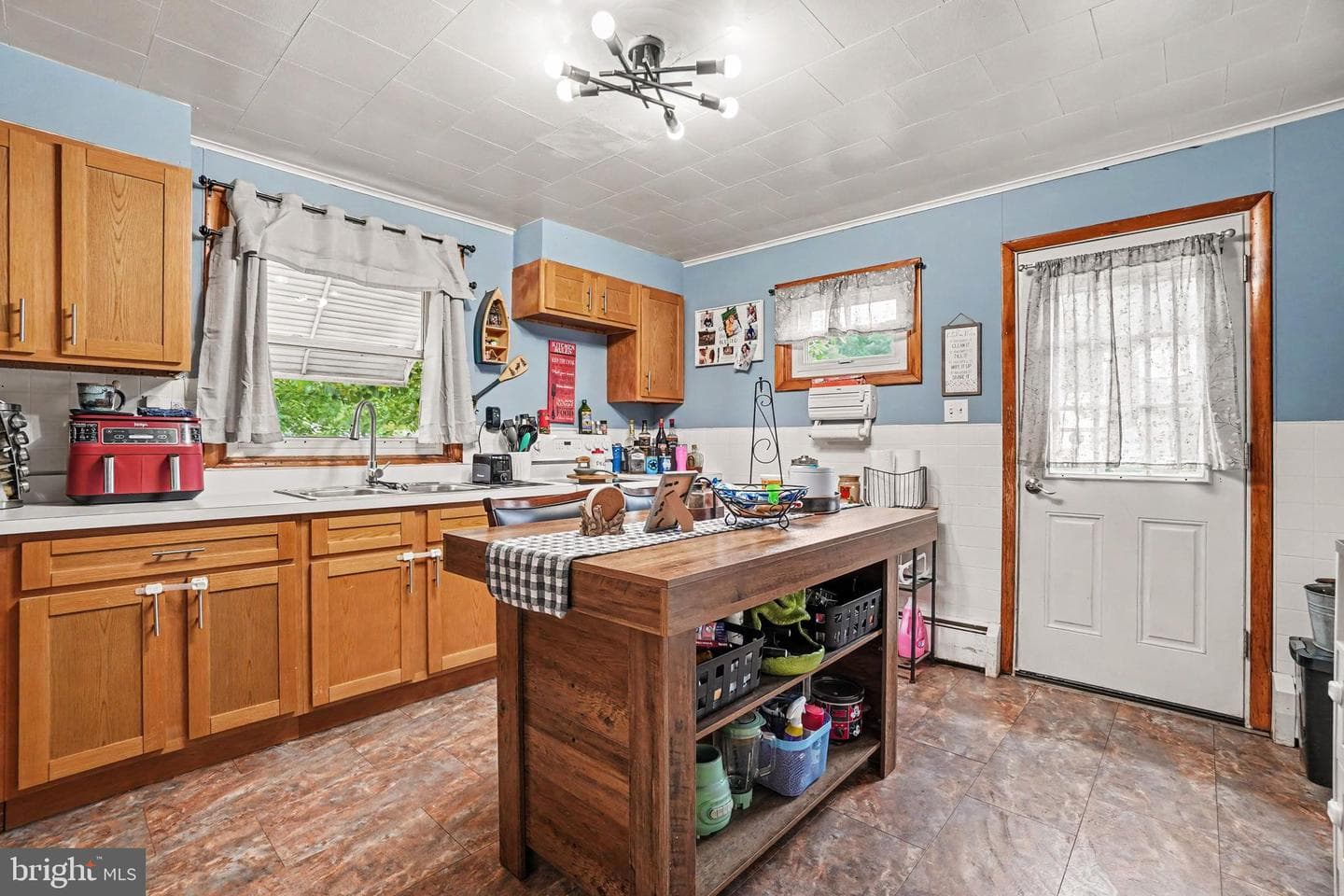 411 Elizabeth Street photo 14