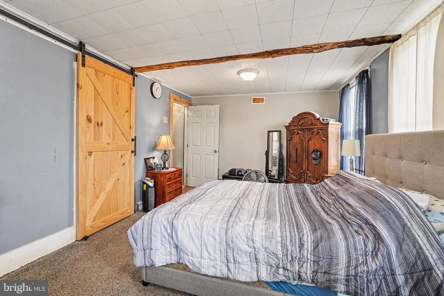 411 Elizabeth Street photo 17