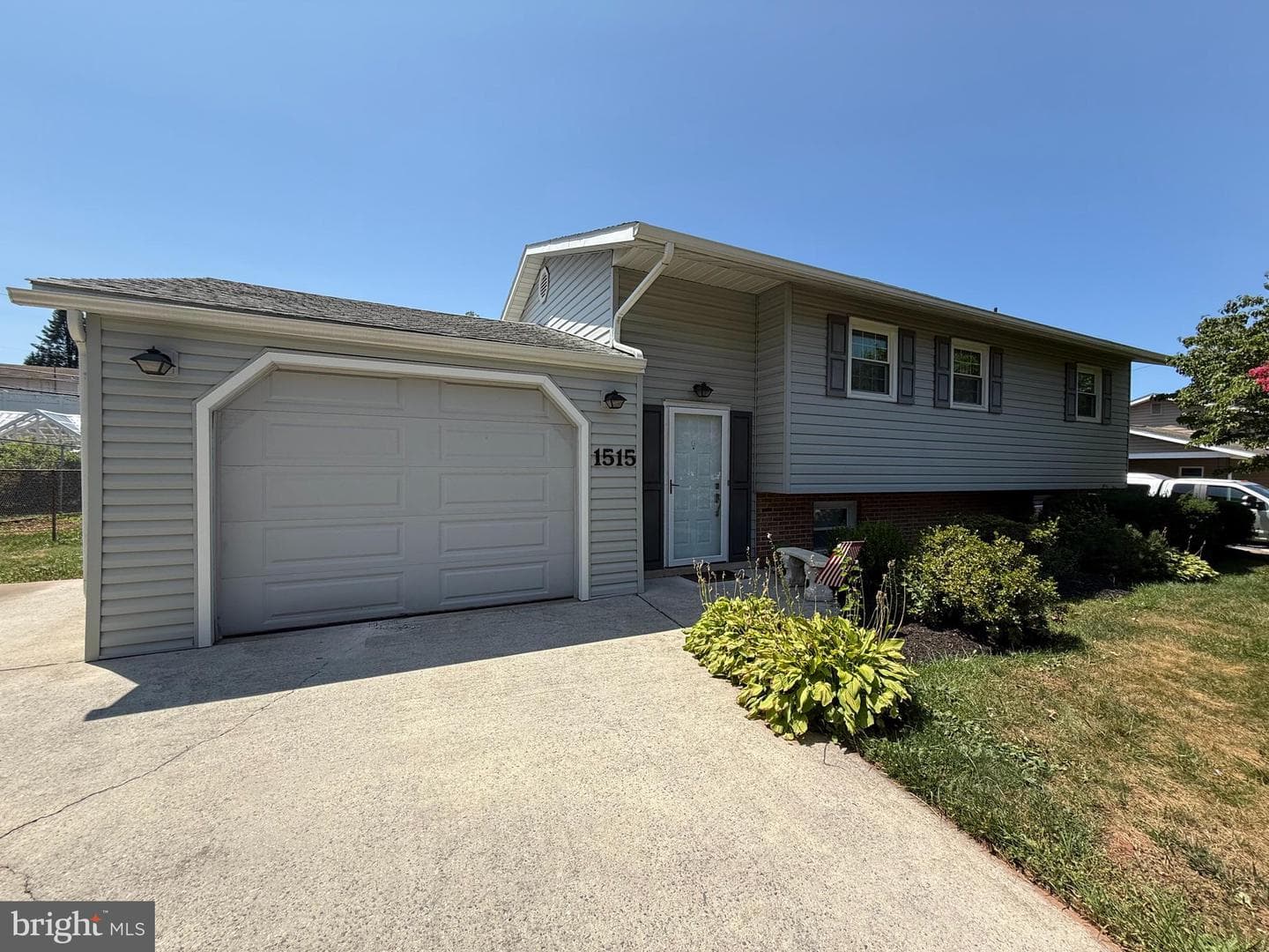 1515 Spring Garden Drive photo 2