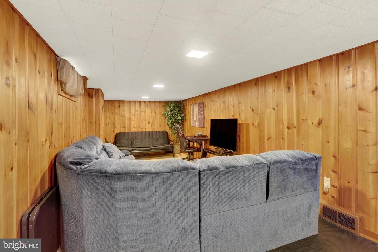 6207 Catherine Street photo 29