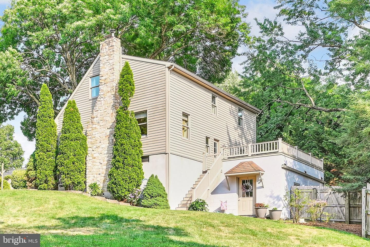 8 Sycamore Road photo 40