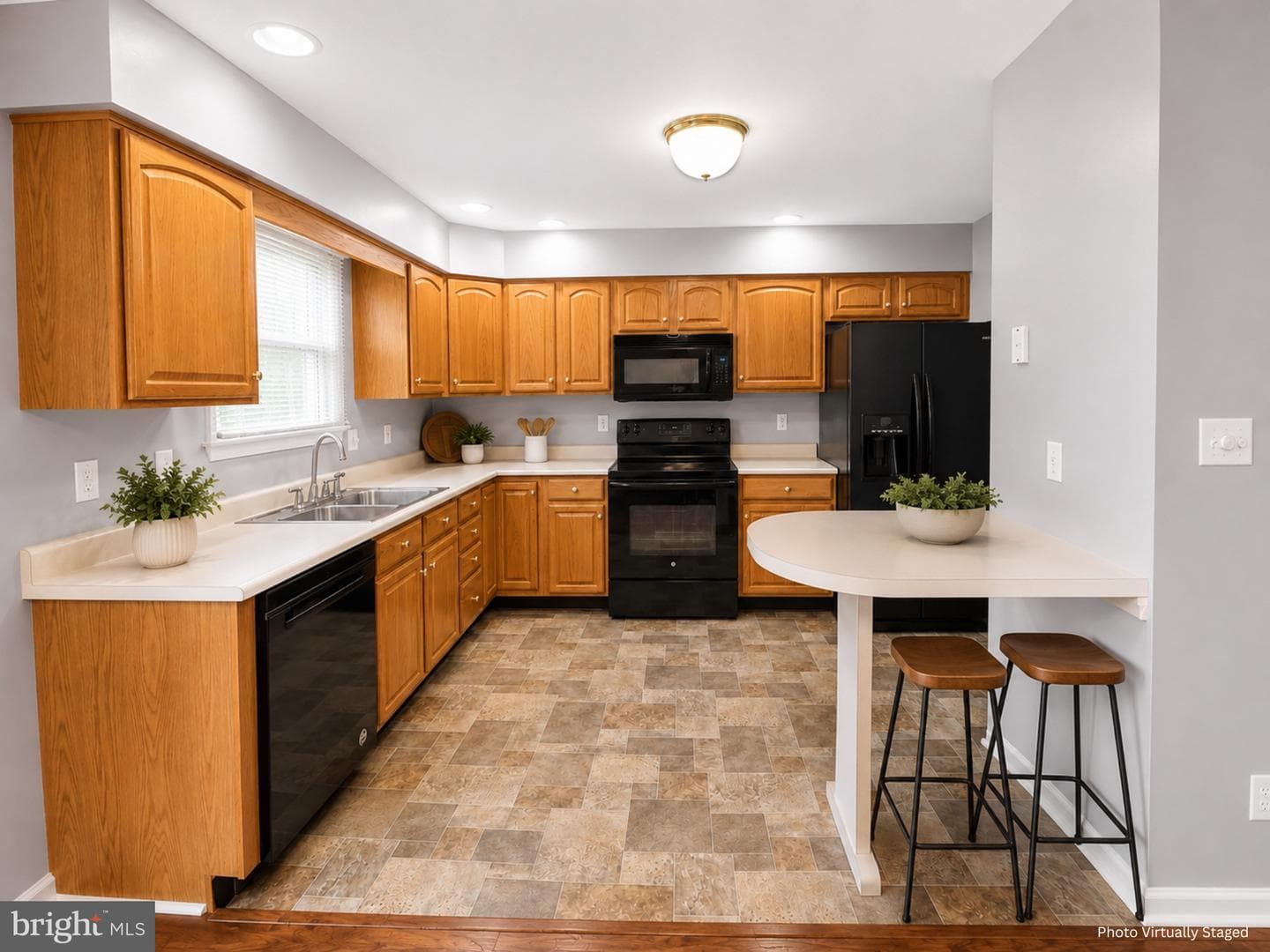 562 Kelker Street photo 7