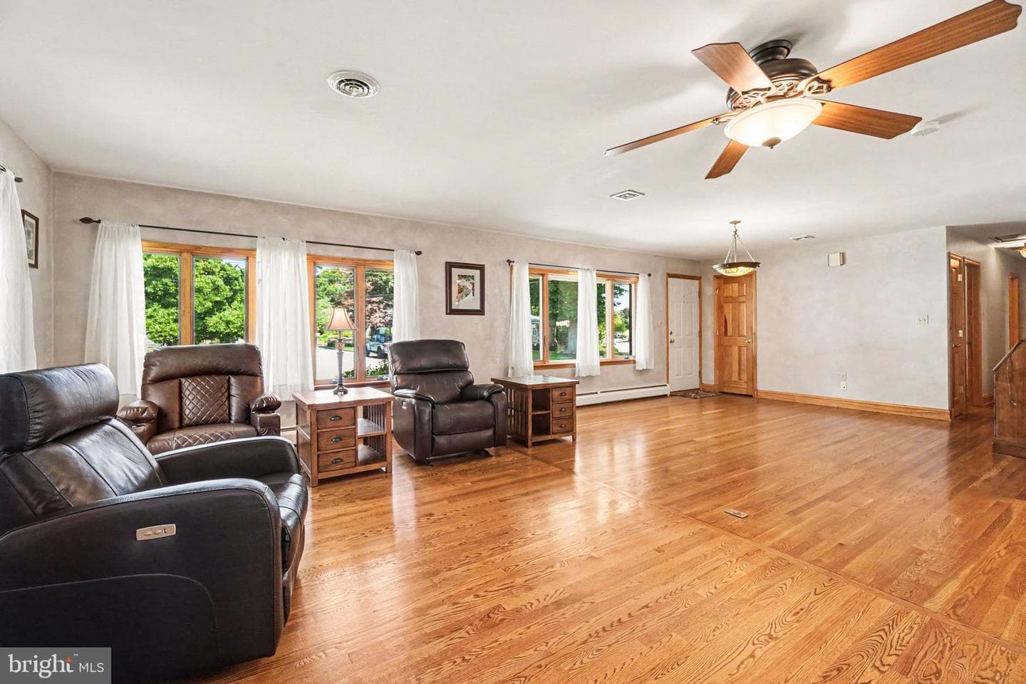 302 Robin Road photo 4