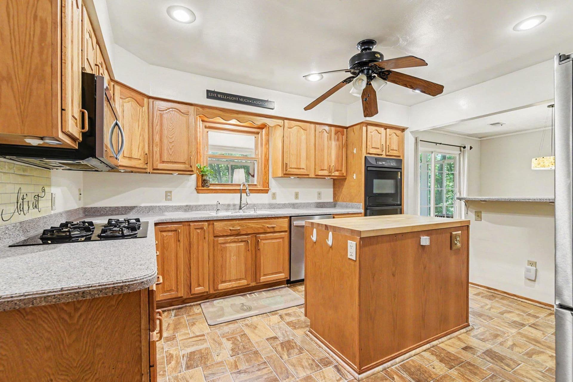 992 Martin Lane photo 14