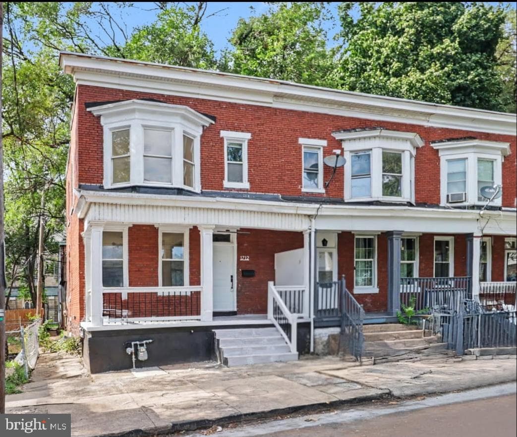 1712 Elm Street photo 1