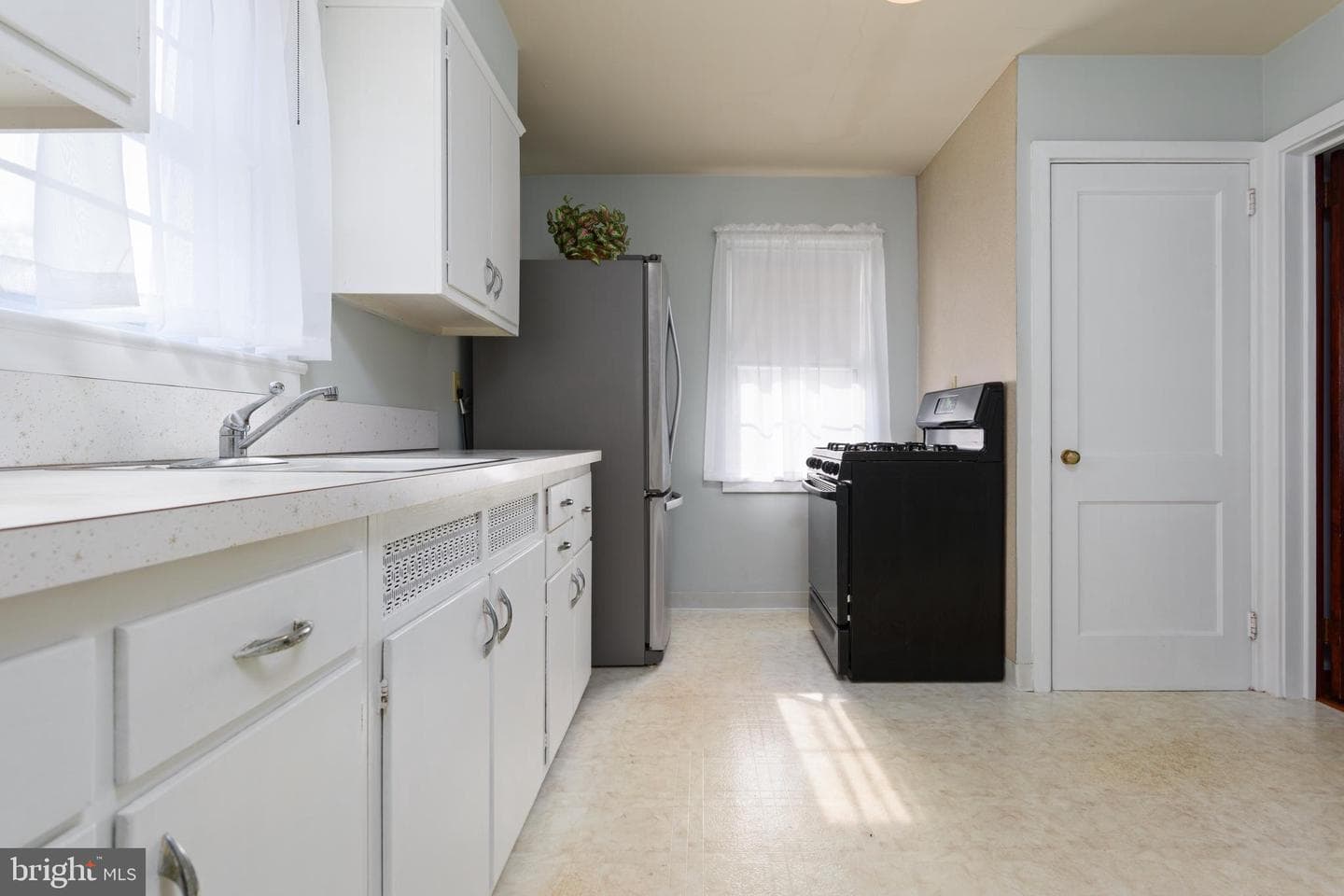 3755 Montour Street photo 15