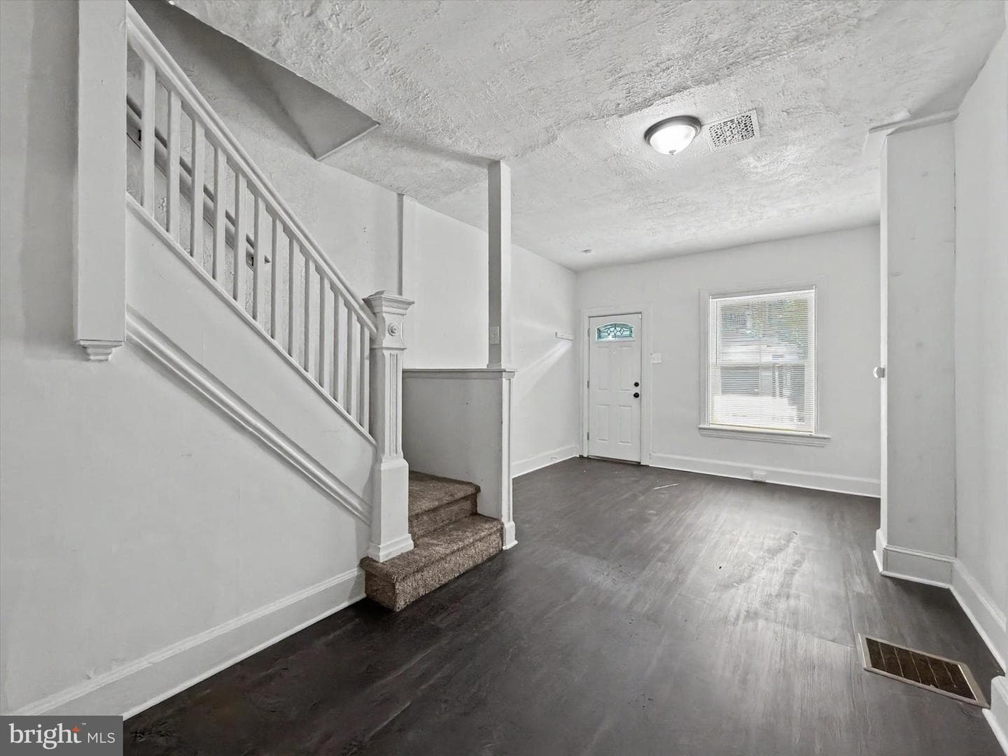 916 May Street photo 2