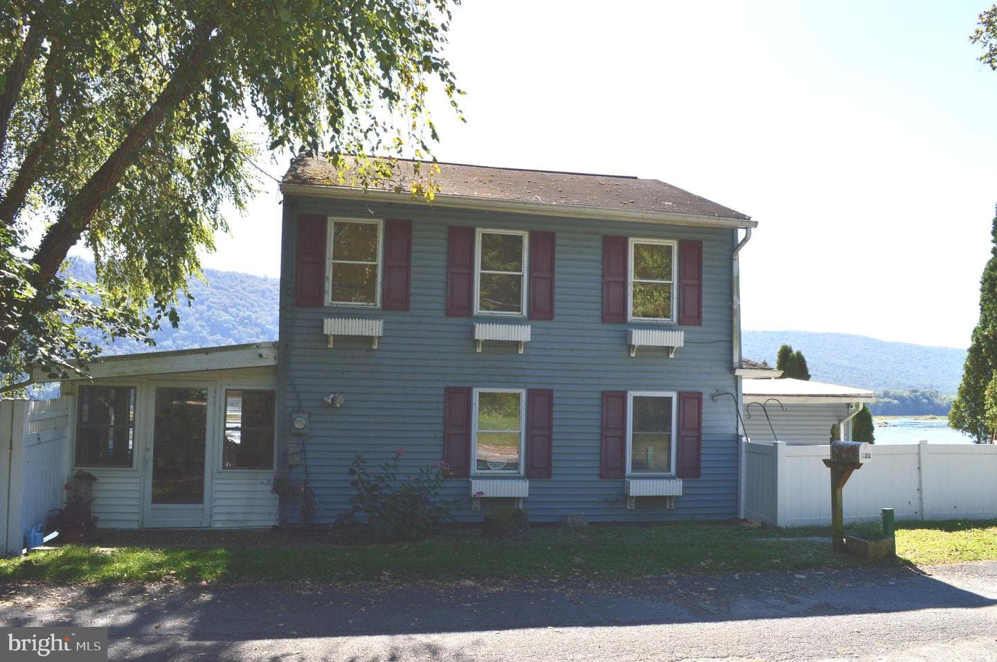 420 River Road, Dauphin