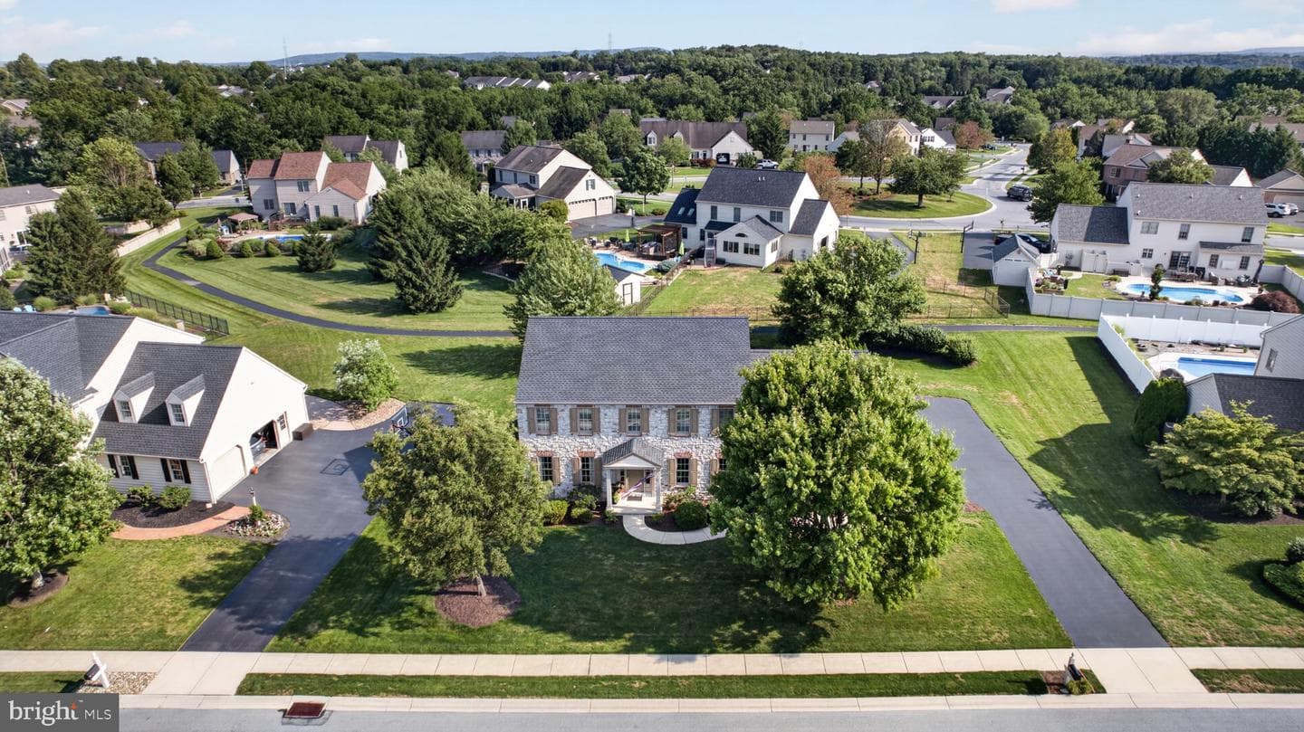 7668 Aynlee Way photo 2