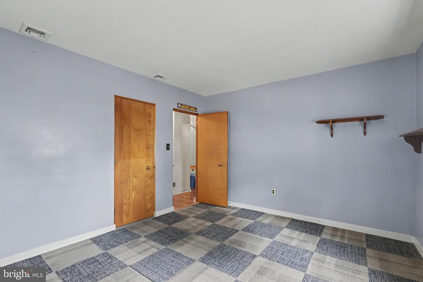 210 Greenwood Court photo 15