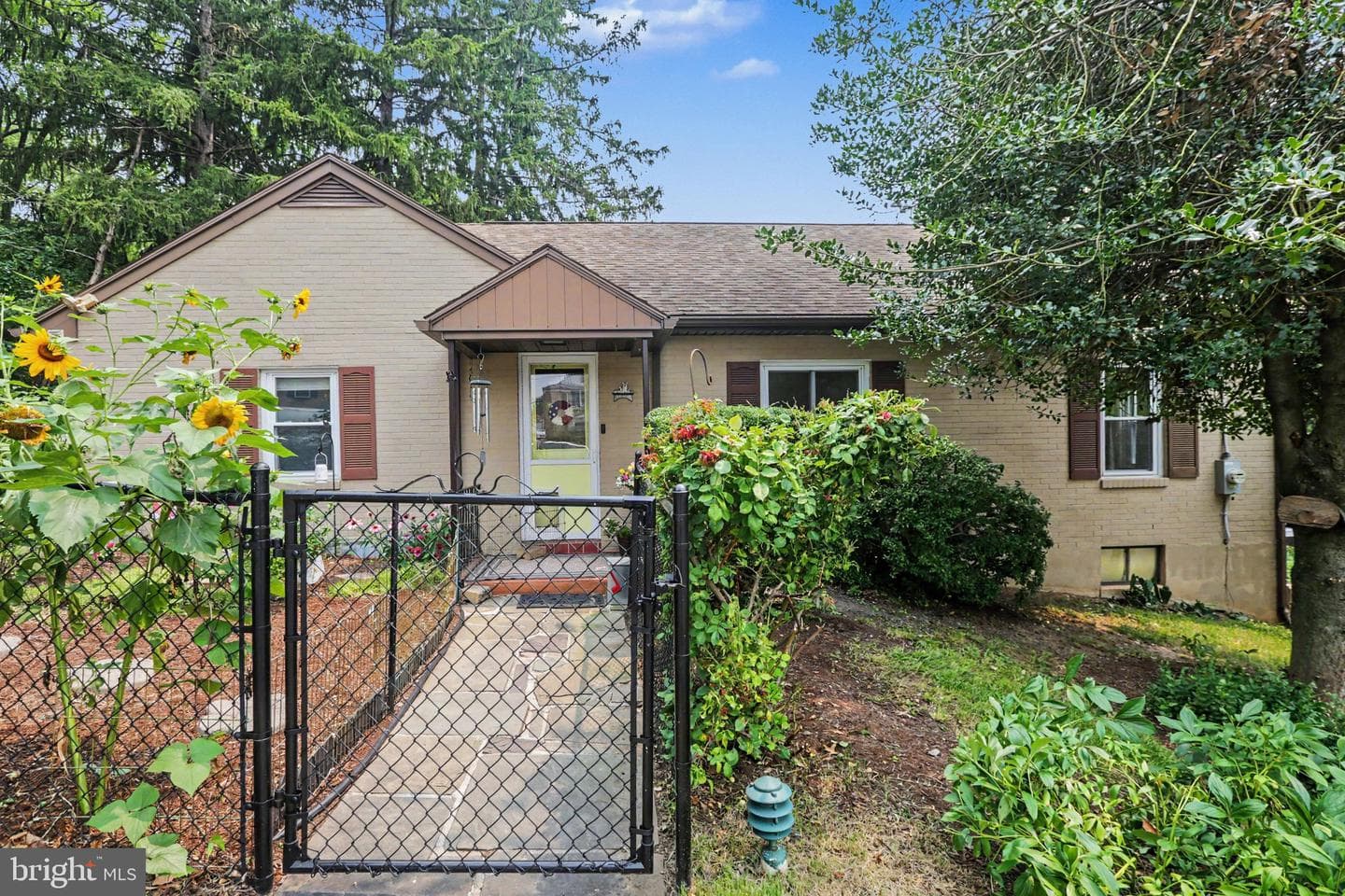 210 Greenwood Court photo 31