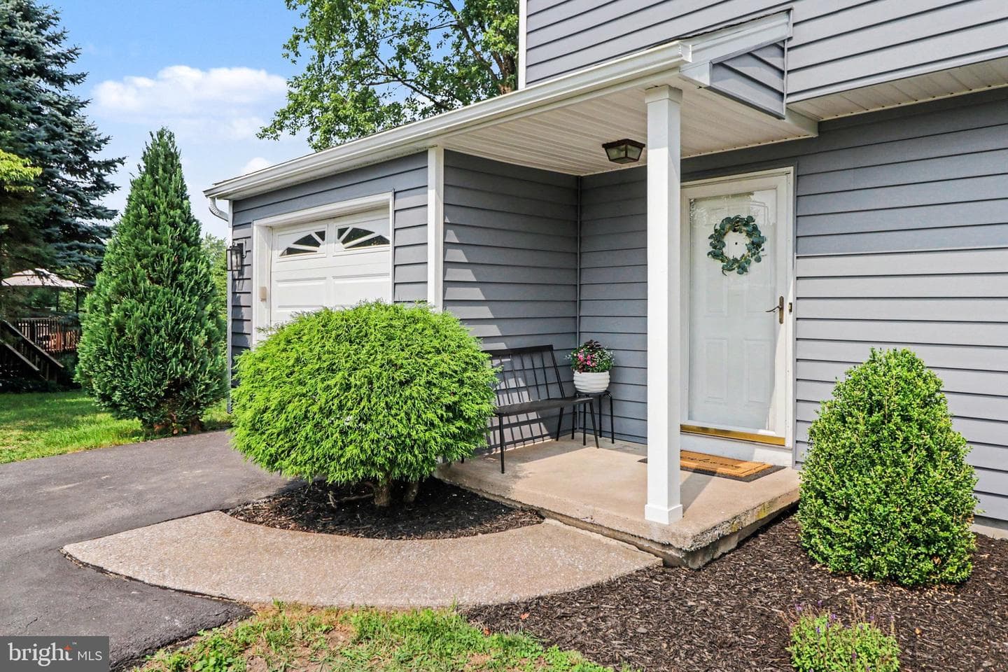 122 Huntley Drive photo 3
