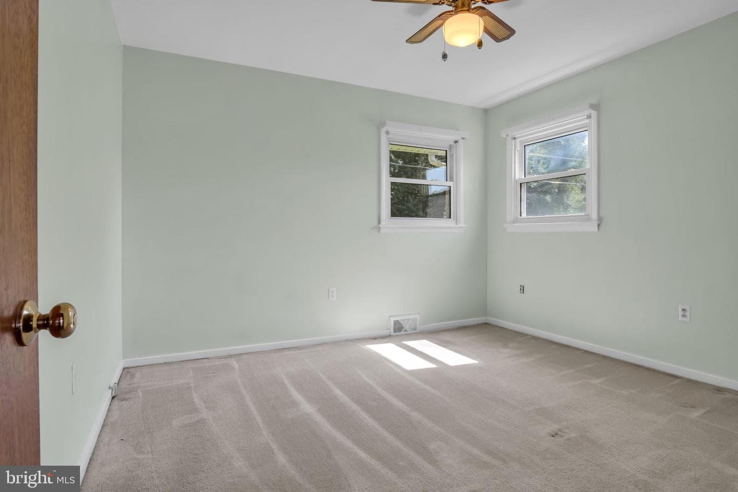 5 James Street photo 18