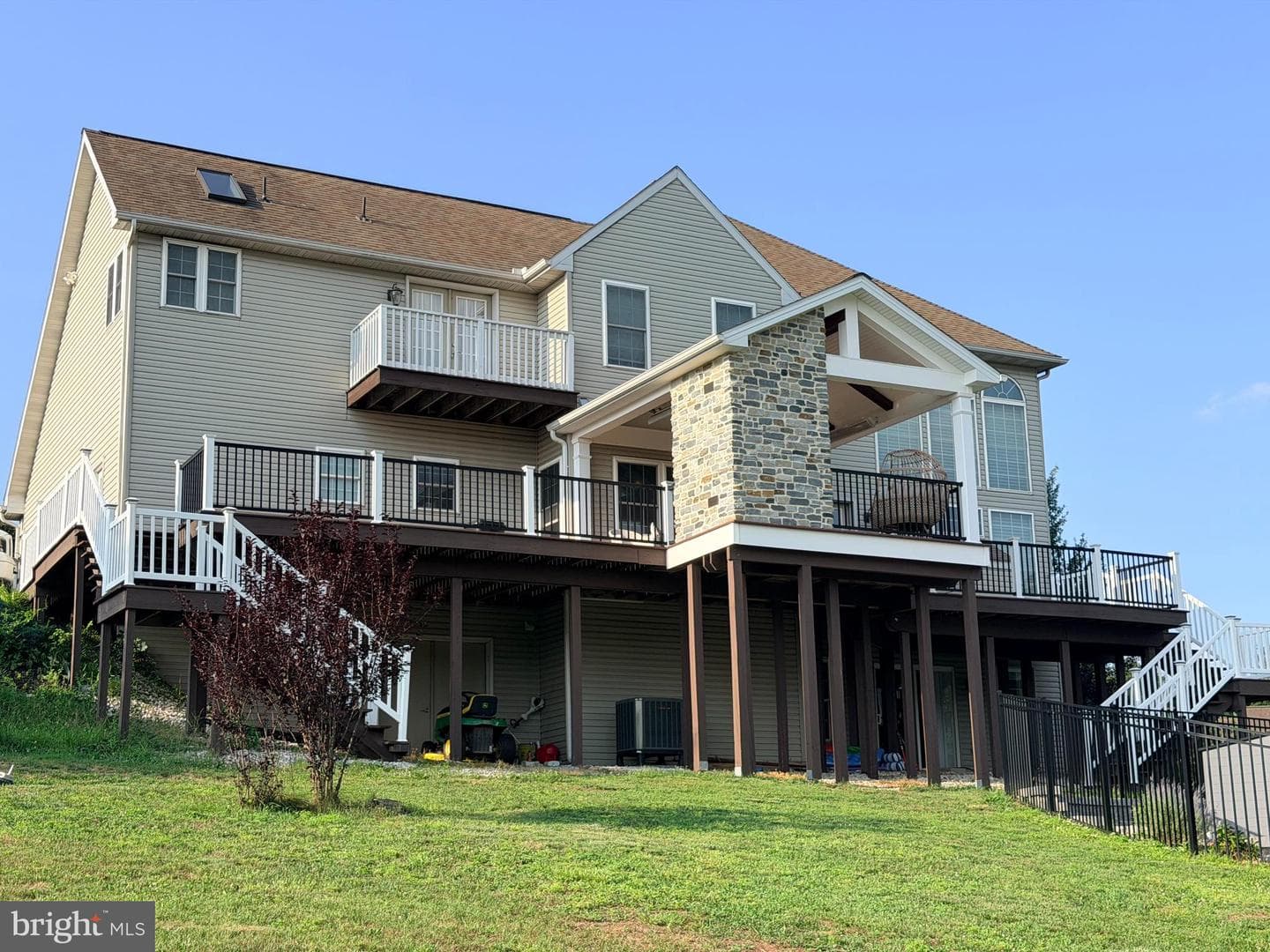 1481 Stoney Mountain Way photo 2