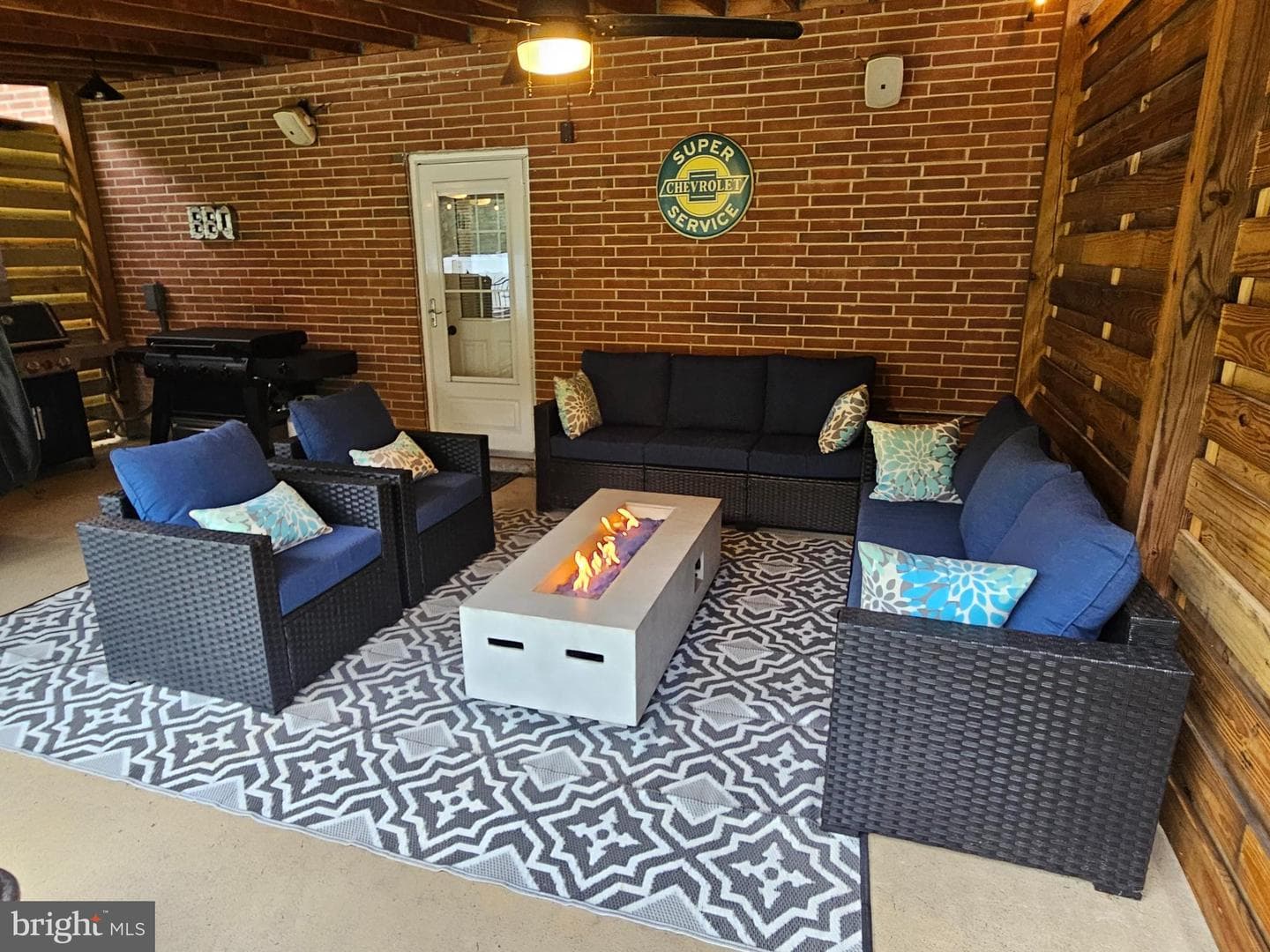 1508 Crestmont Drive photo 15
