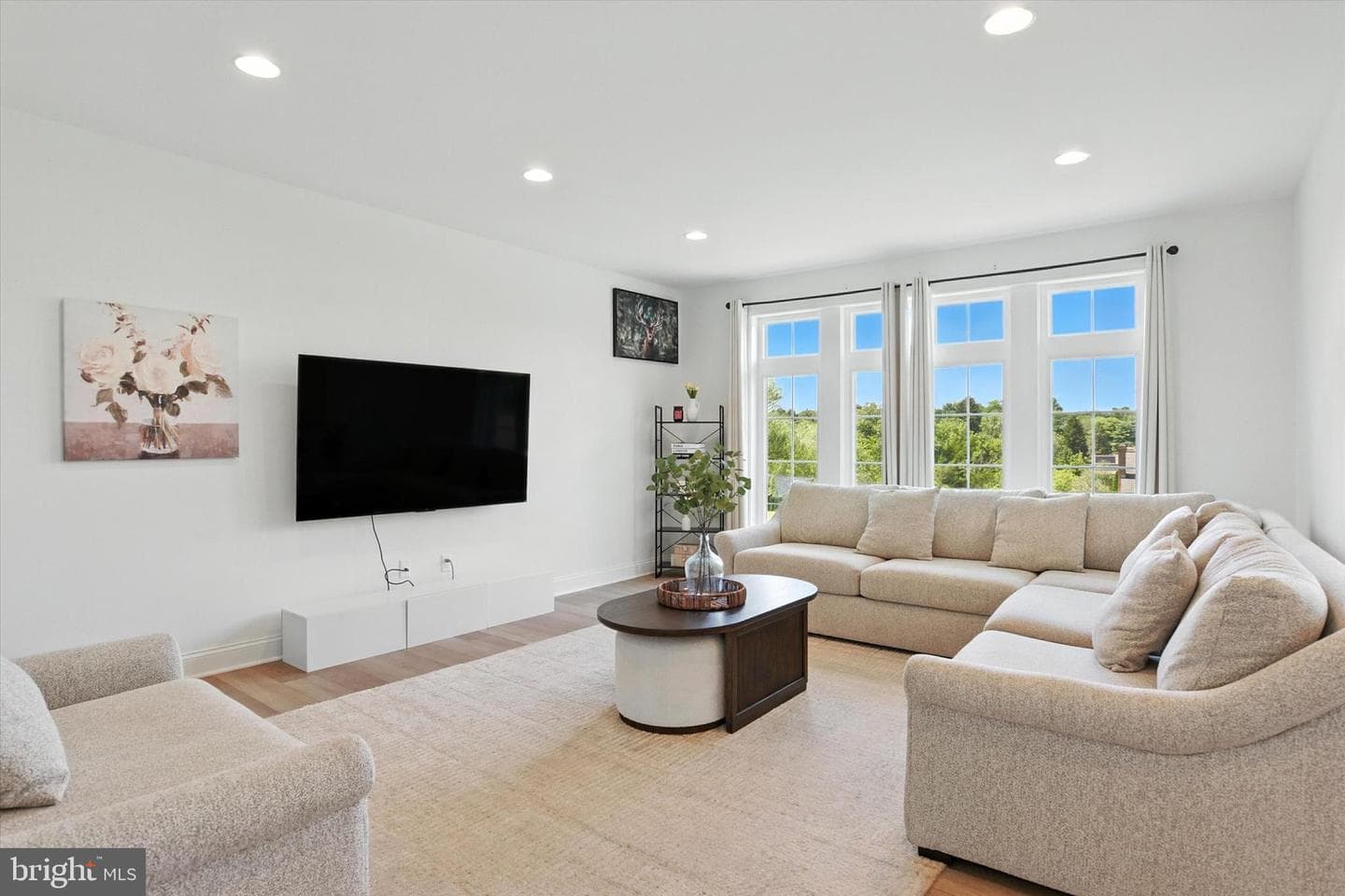 1738 Bradley Drive photo 4