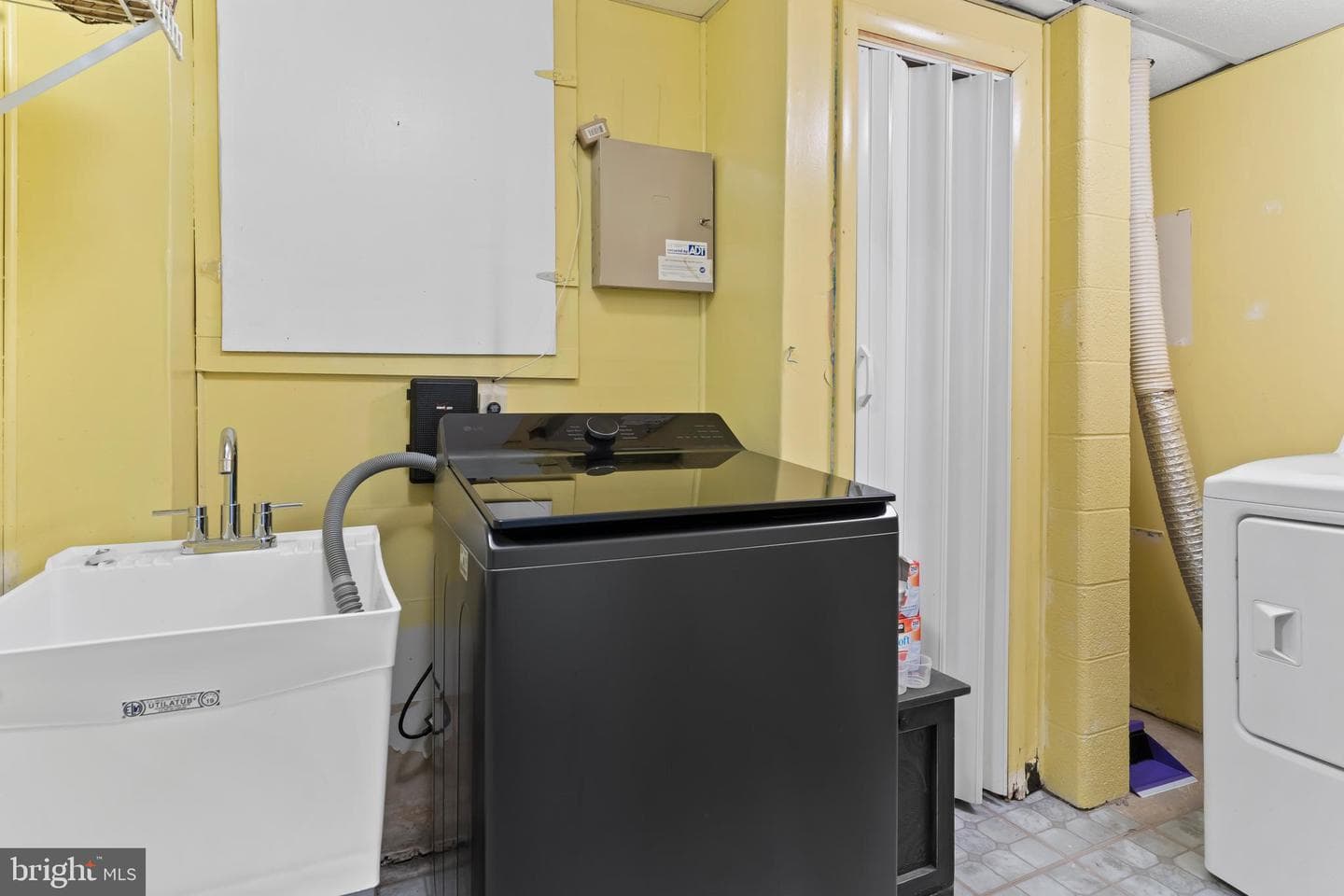 3212 Trinity Road photo 25