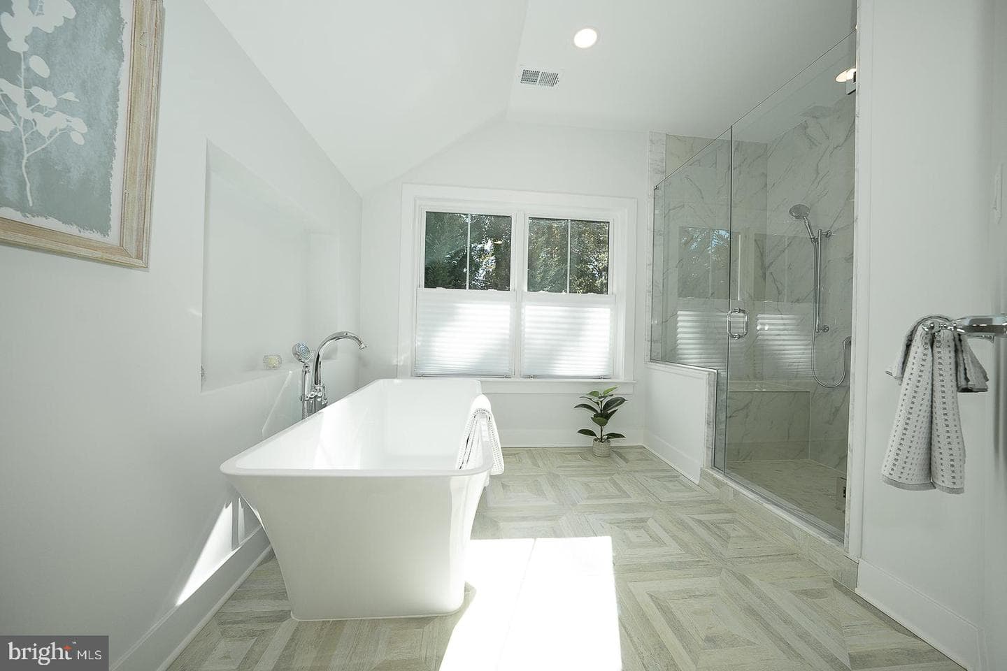 737 Berwood Road photo 30