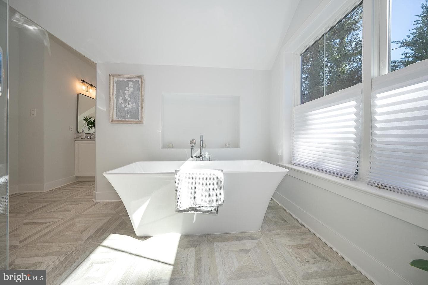 737 Berwood Road photo 31