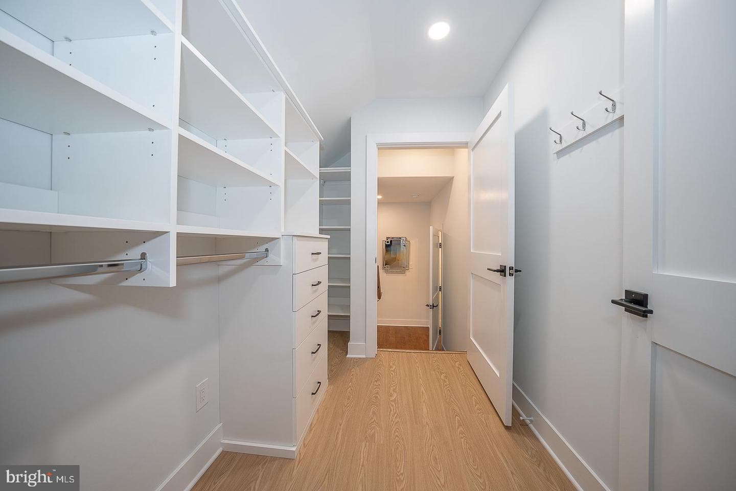 737 Berwood Road photo 34