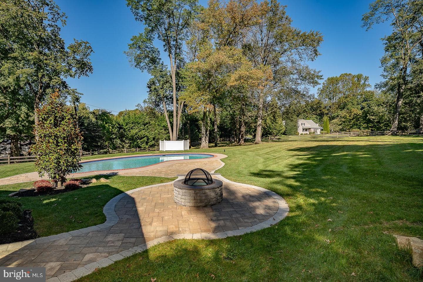 737 Berwood Road photo 42