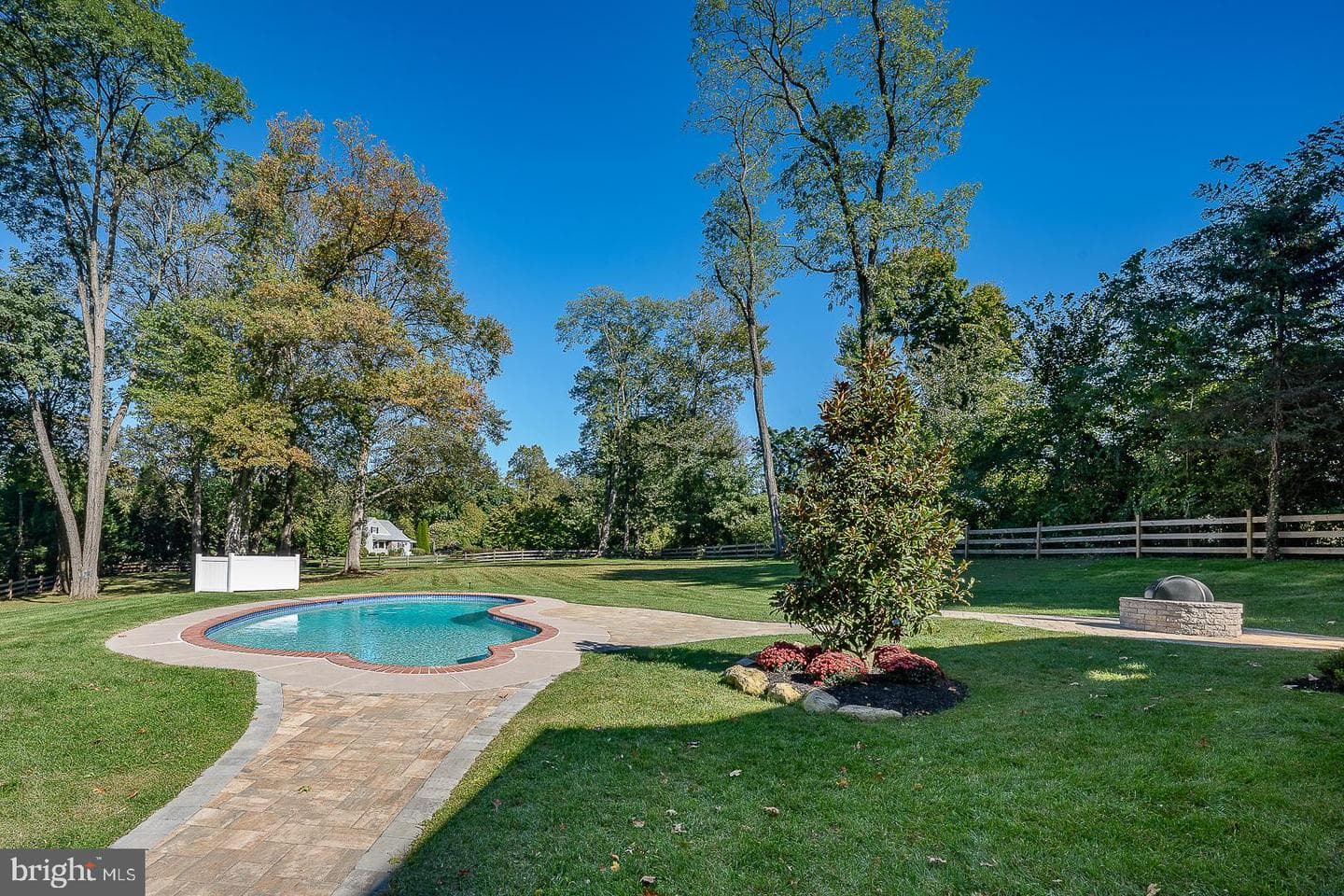 737 Berwood Road photo 48