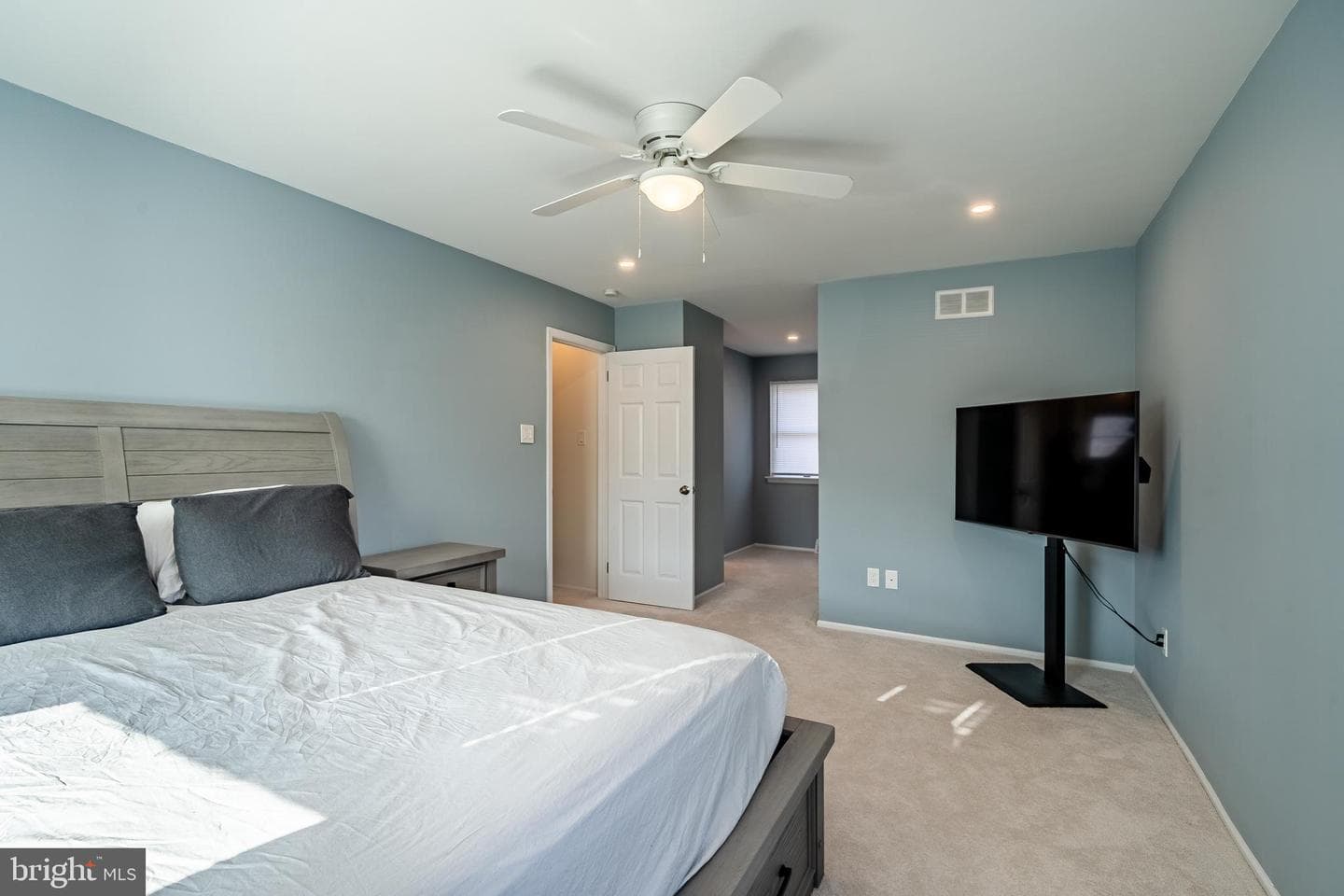 128 Belmont Drive photo 24
