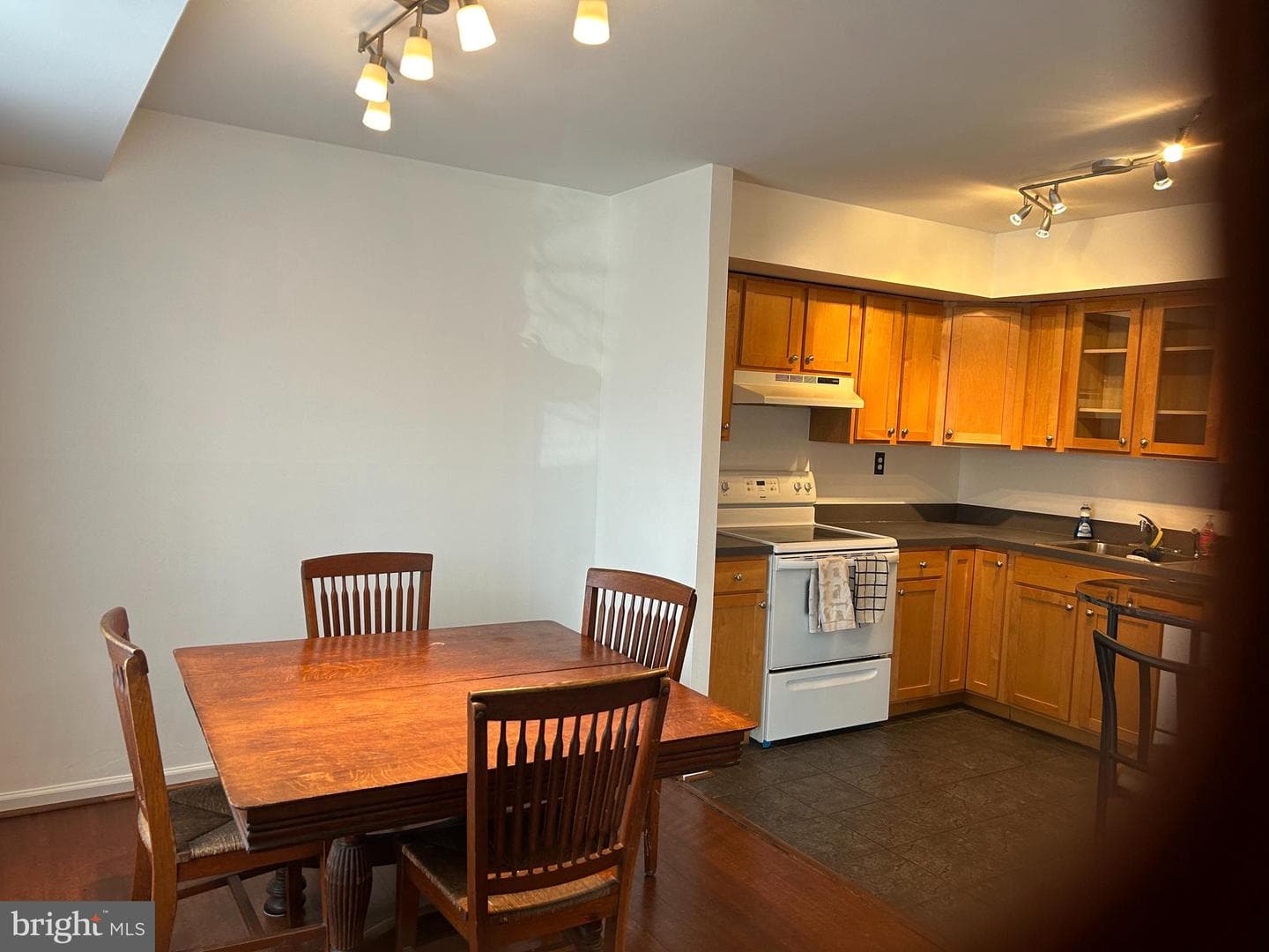 700 Ardmore Avenue #124 photo 2
