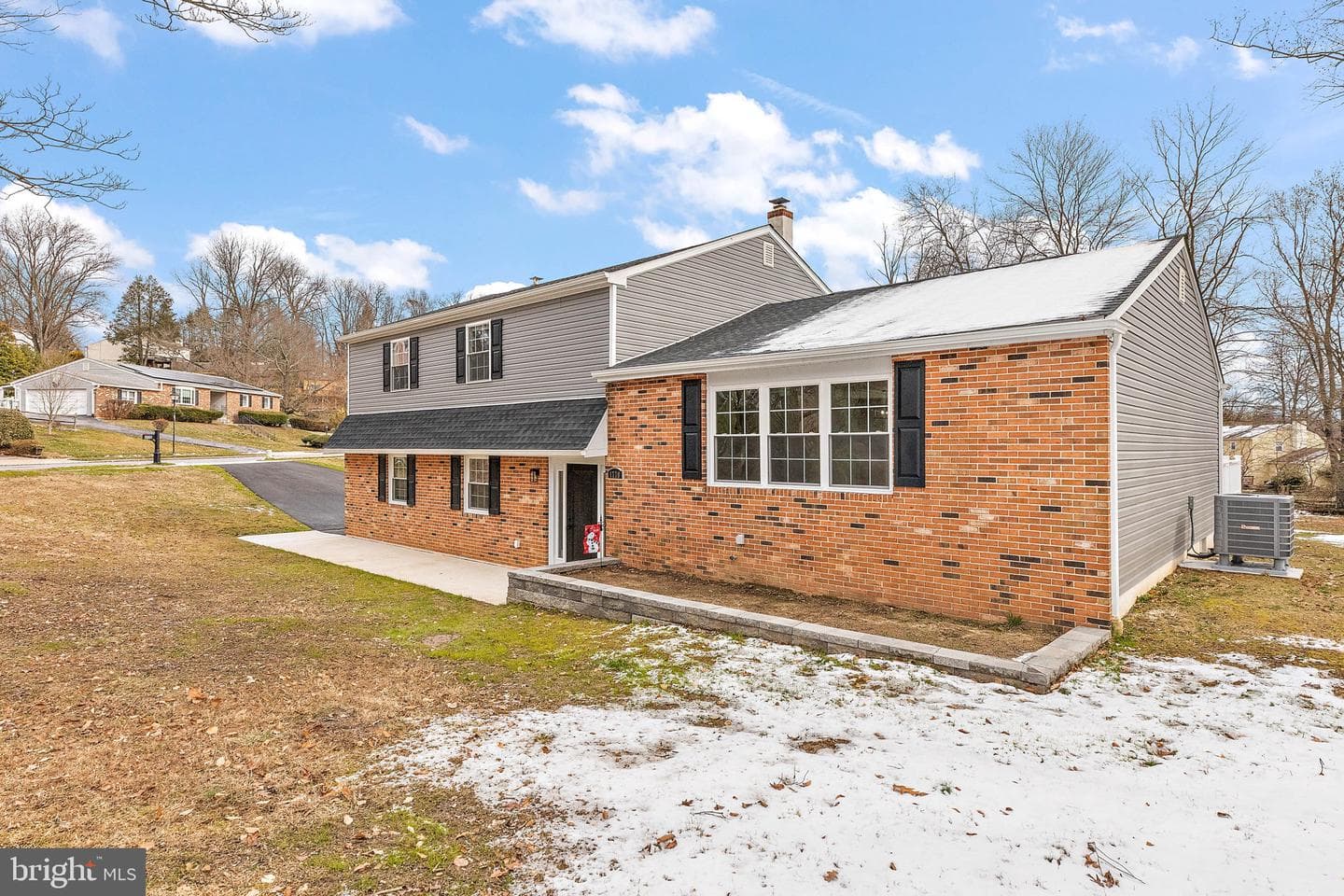1770 Hillcrest Lane photo 2