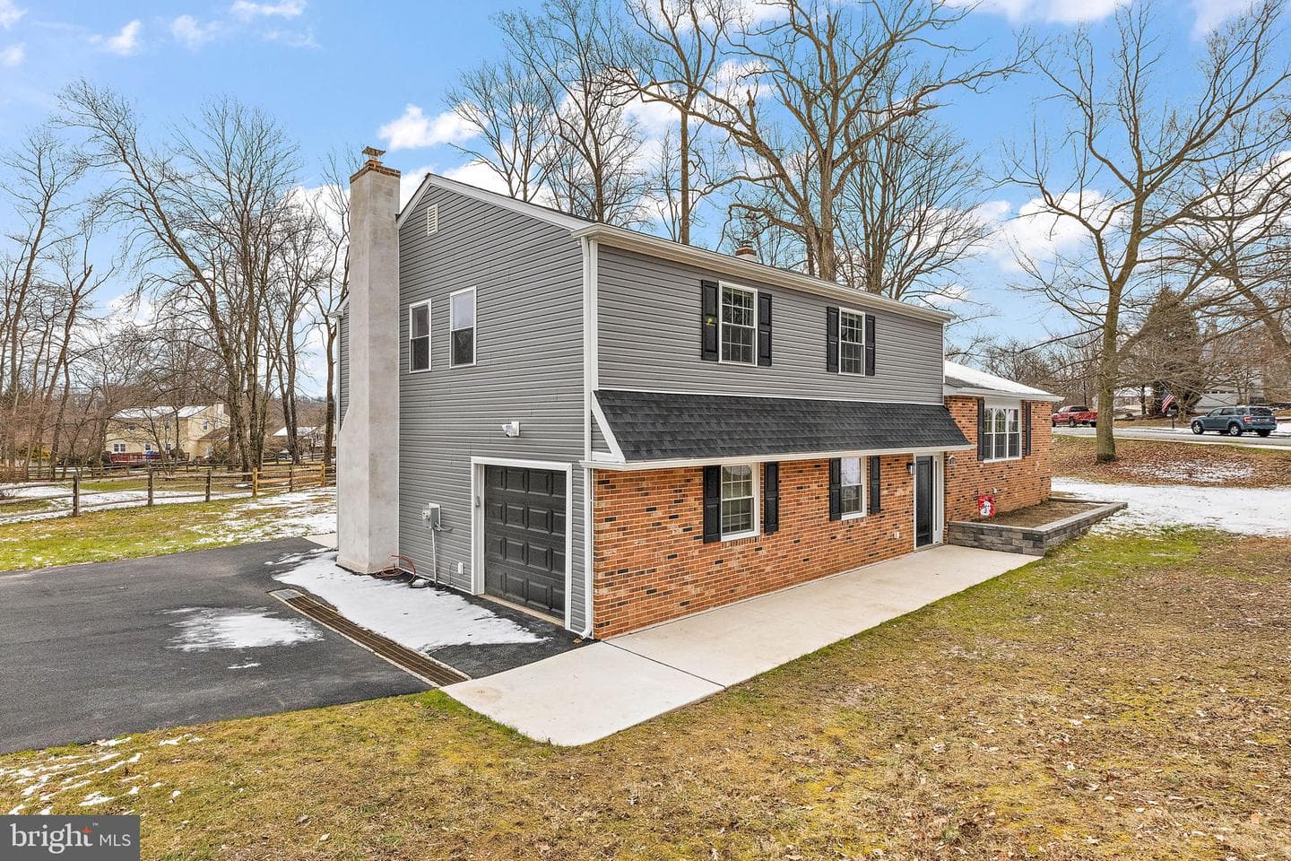 1770 Hillcrest Lane photo 3