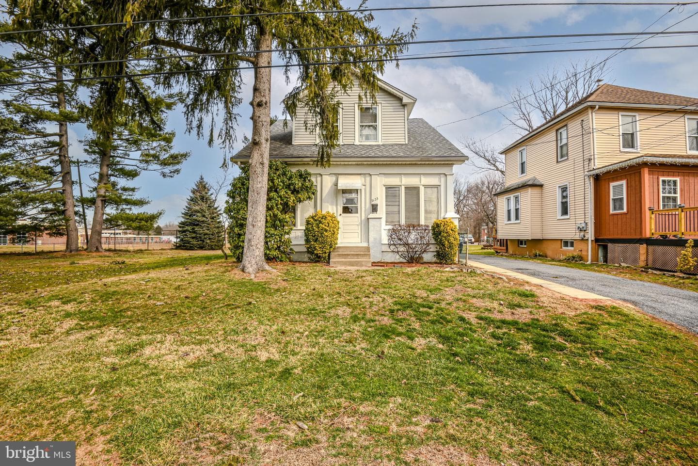 2123 Norton Avenue photo 2