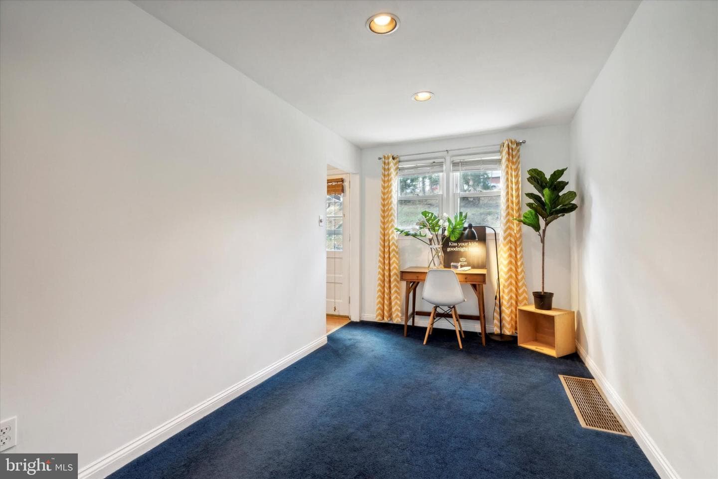 544 N Sycamore Avenue photo 4