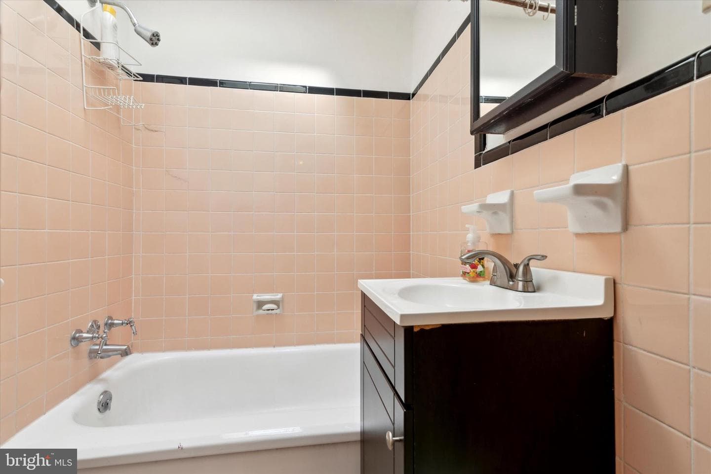 544 N Sycamore Avenue photo 9