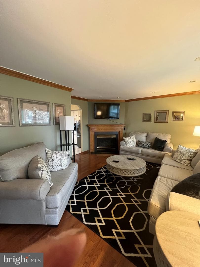 4023 Washington Drive photo 2