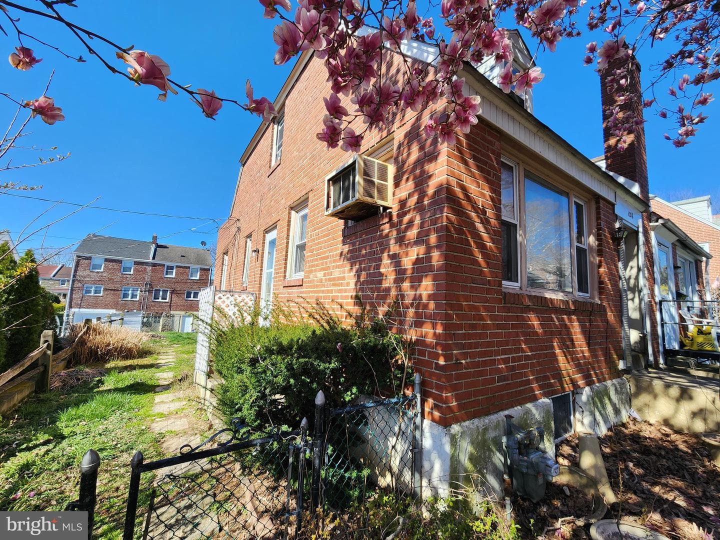 1216 Bryan Street photo 2