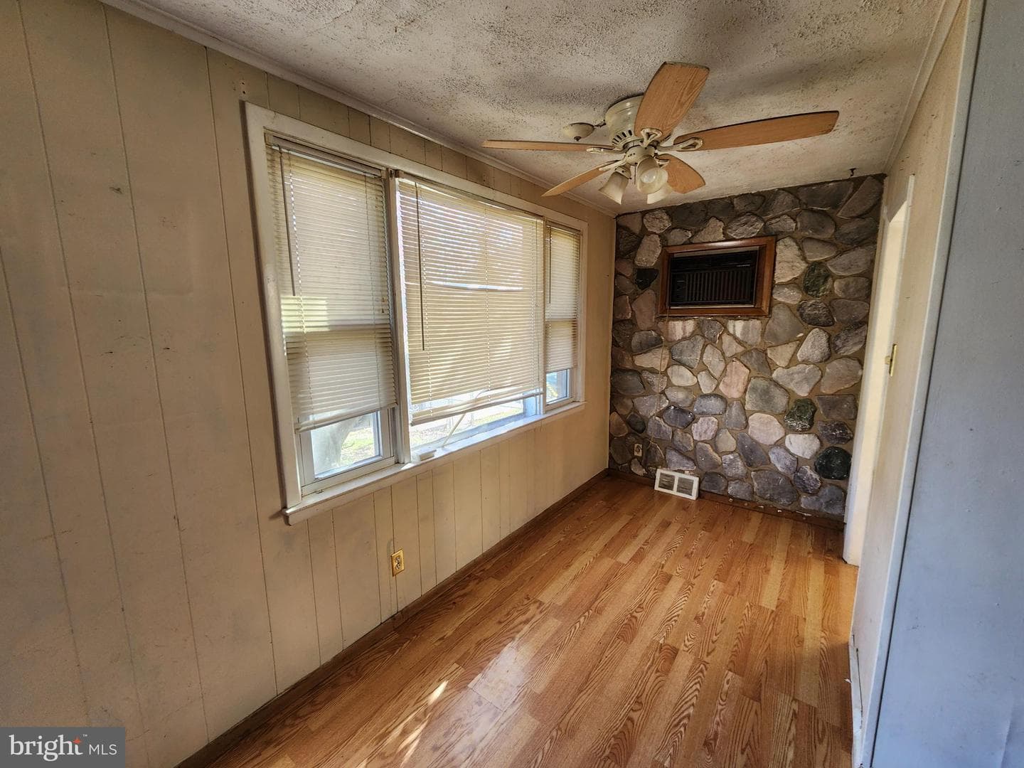 1216 Bryan Street photo 5