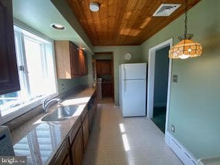 2320 Franklin Avenue photo 13