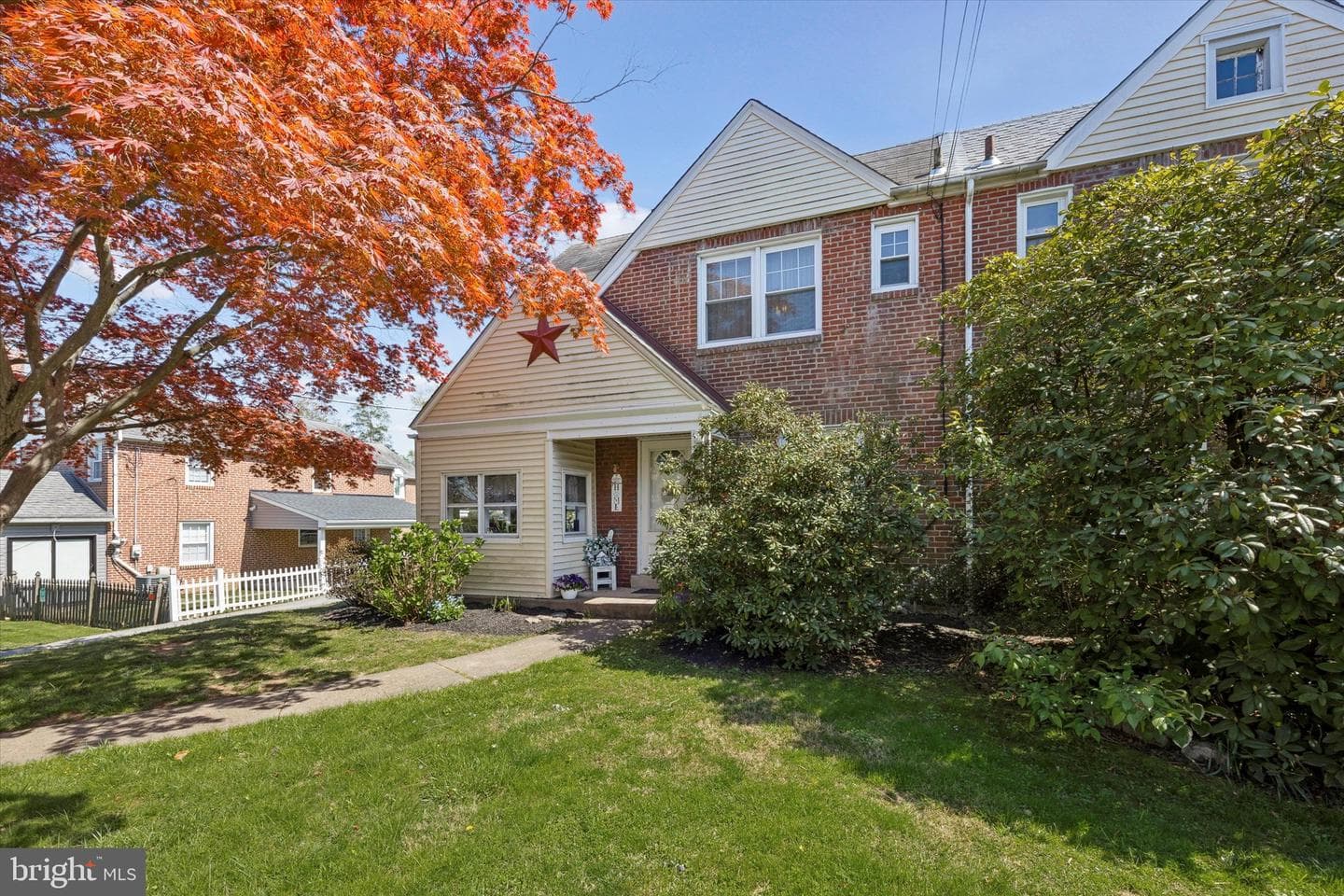 317 Lincoln Avenue photo 2