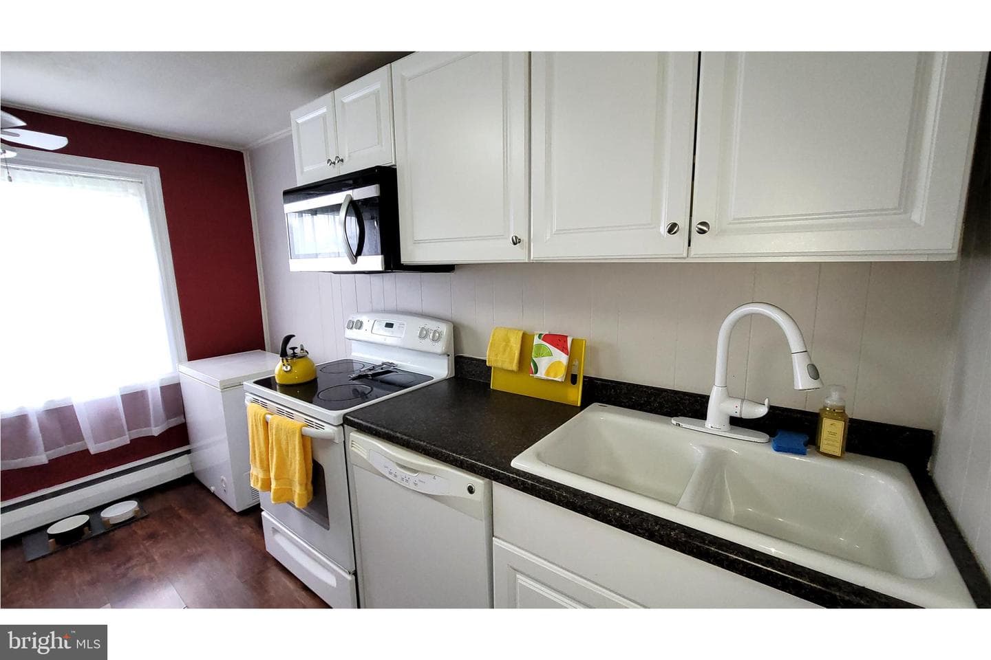 77 Florence Avenue photo 5