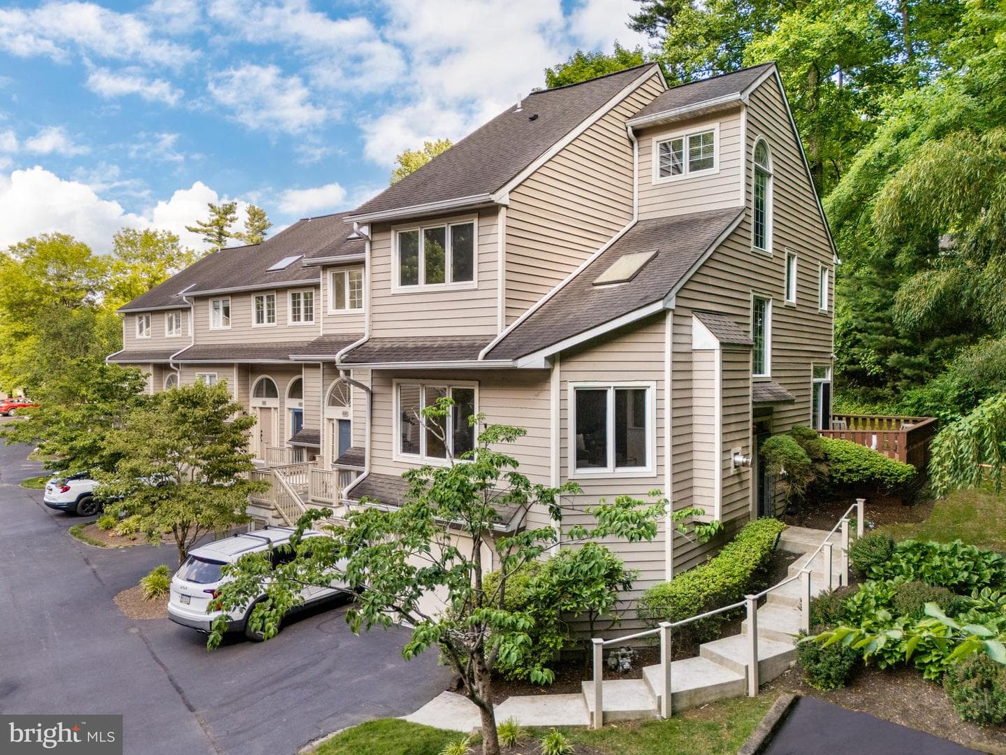 440 Wooded Way photo 1