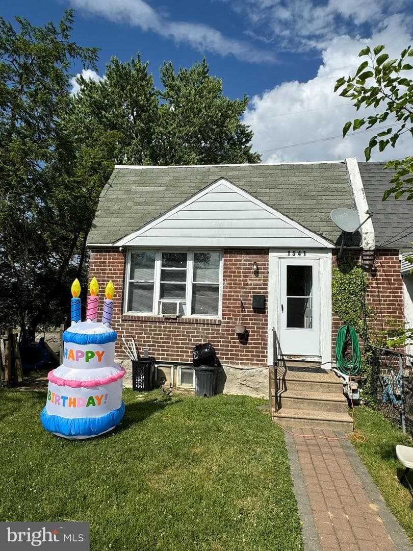 1541 Yates Avenue photo 1