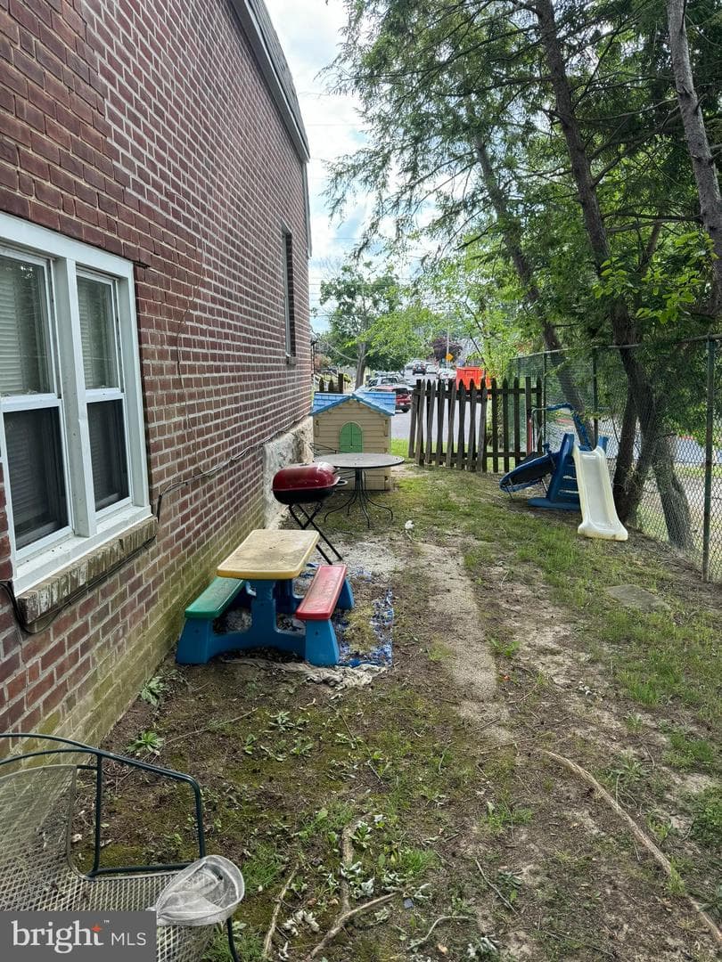 1541 Yates Avenue photo 24