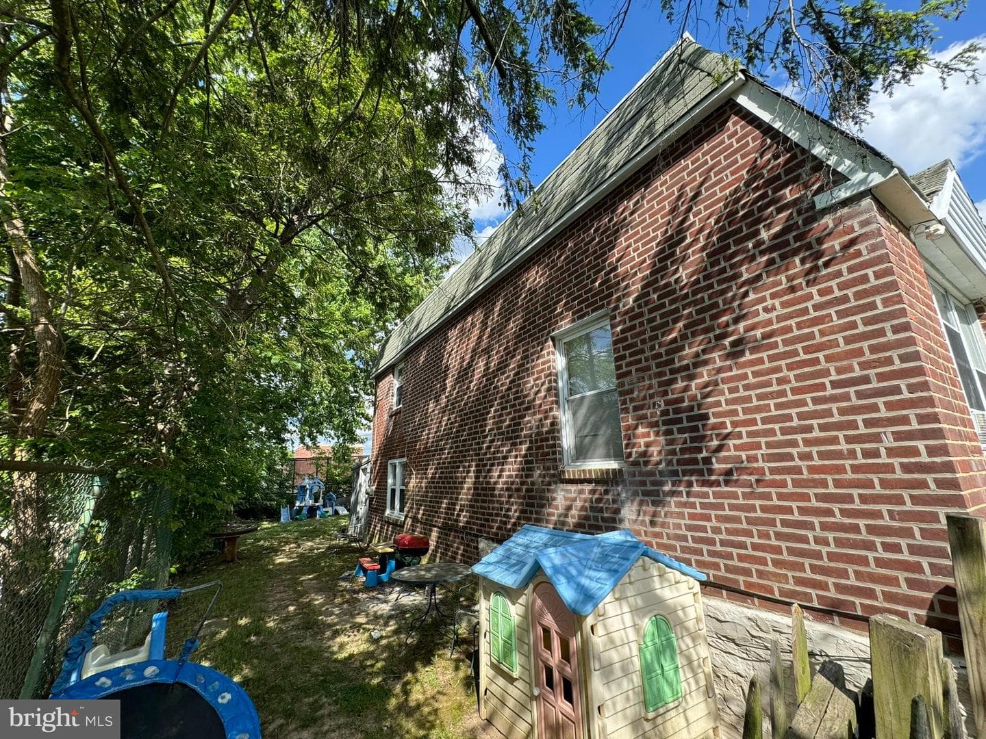 1541 Yates Avenue photo 26