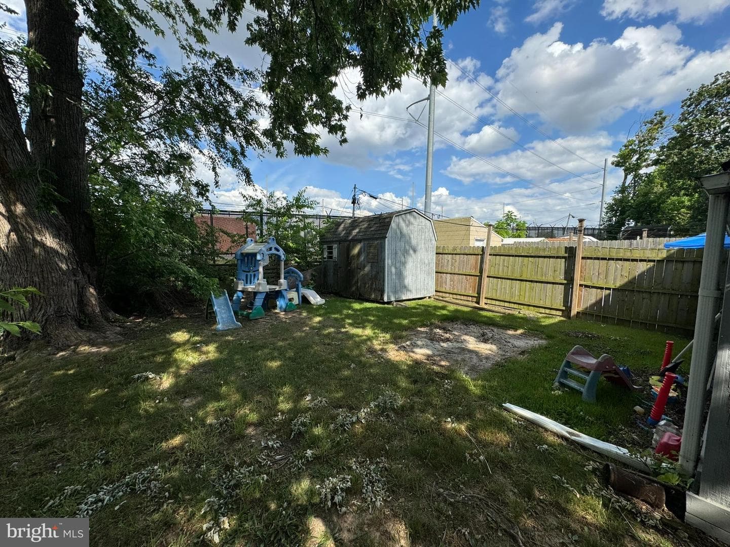1541 Yates Avenue photo 27